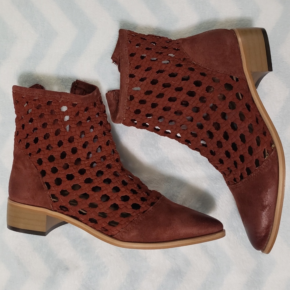 Rebels Perforated Bootie NWOB